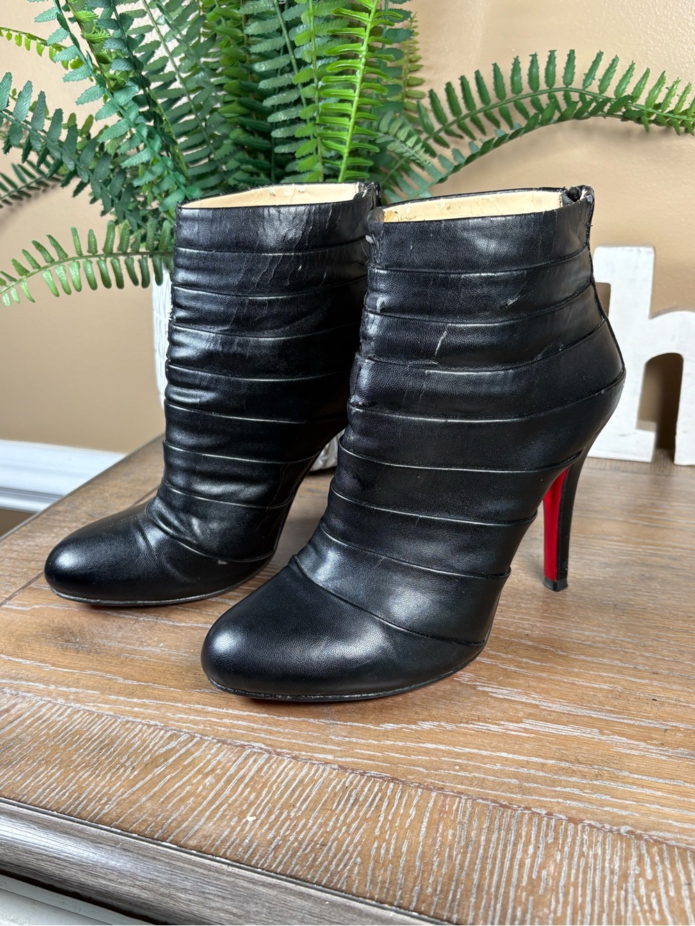 Christian Louboutin Black Boot Heels
Size 8.5/39 - Picture 4 of 16